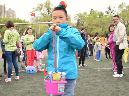 经济管理学院举办“迎‘六一’东林宝贝趣味运动会”