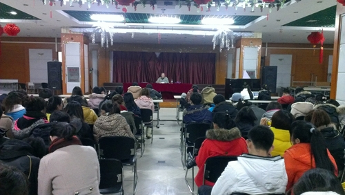 贯彻落实十八大精神 为全面建成小康社会而奋斗